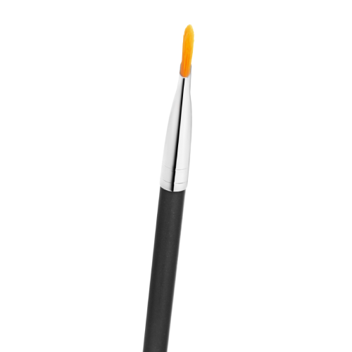 M.A.C Cosmetics 195 Concealer Brush AU Adore Beauty