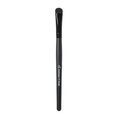 A medium sized brush for more control on specific blending needs