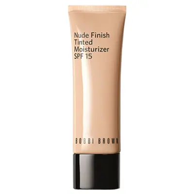 Smooth over redness and give tired skin a lift with this tinted moisturiser.