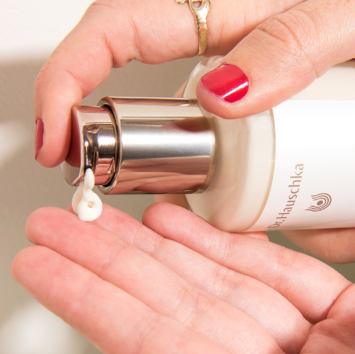 dr hauschka cleansing milk