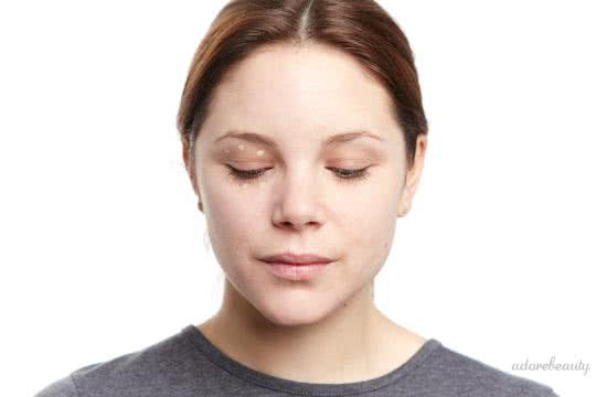 Benefit Makeup Artist Trick How To Apply Undereye Concealer