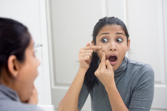 5 Makeup Rules for Sensitive, Acne-Prone Skin