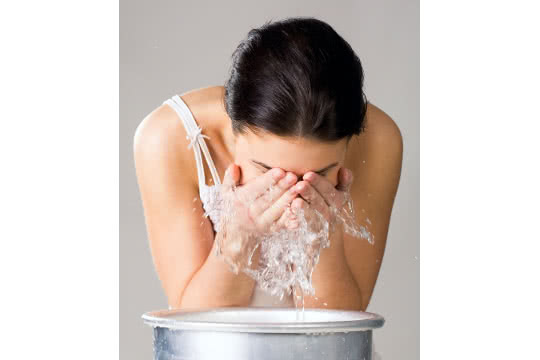 What Are the Best Cleansers for Oily and Acne-Prone Skin?