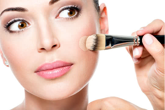 Can Sensitive, Acne-Prone Skin Tolerate High-Coverage Foundations?