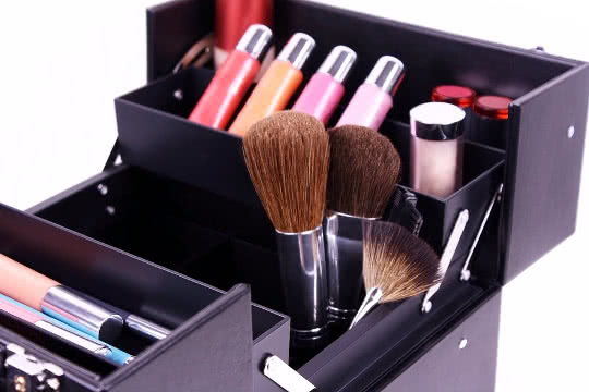 What's Usually Included in a Pro Makeup Artist's Kit?
