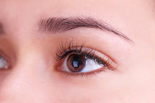 How To Use An Eyelash Curler On Very Short Lashes