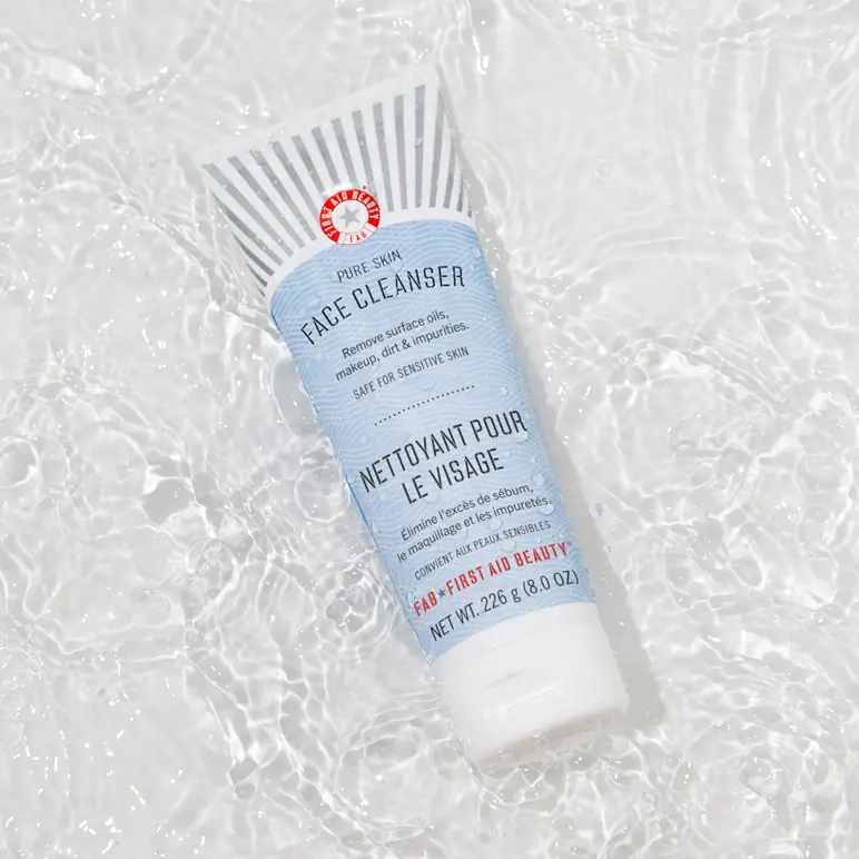 FIRST AID BEAUTY Face Cleanser 226g