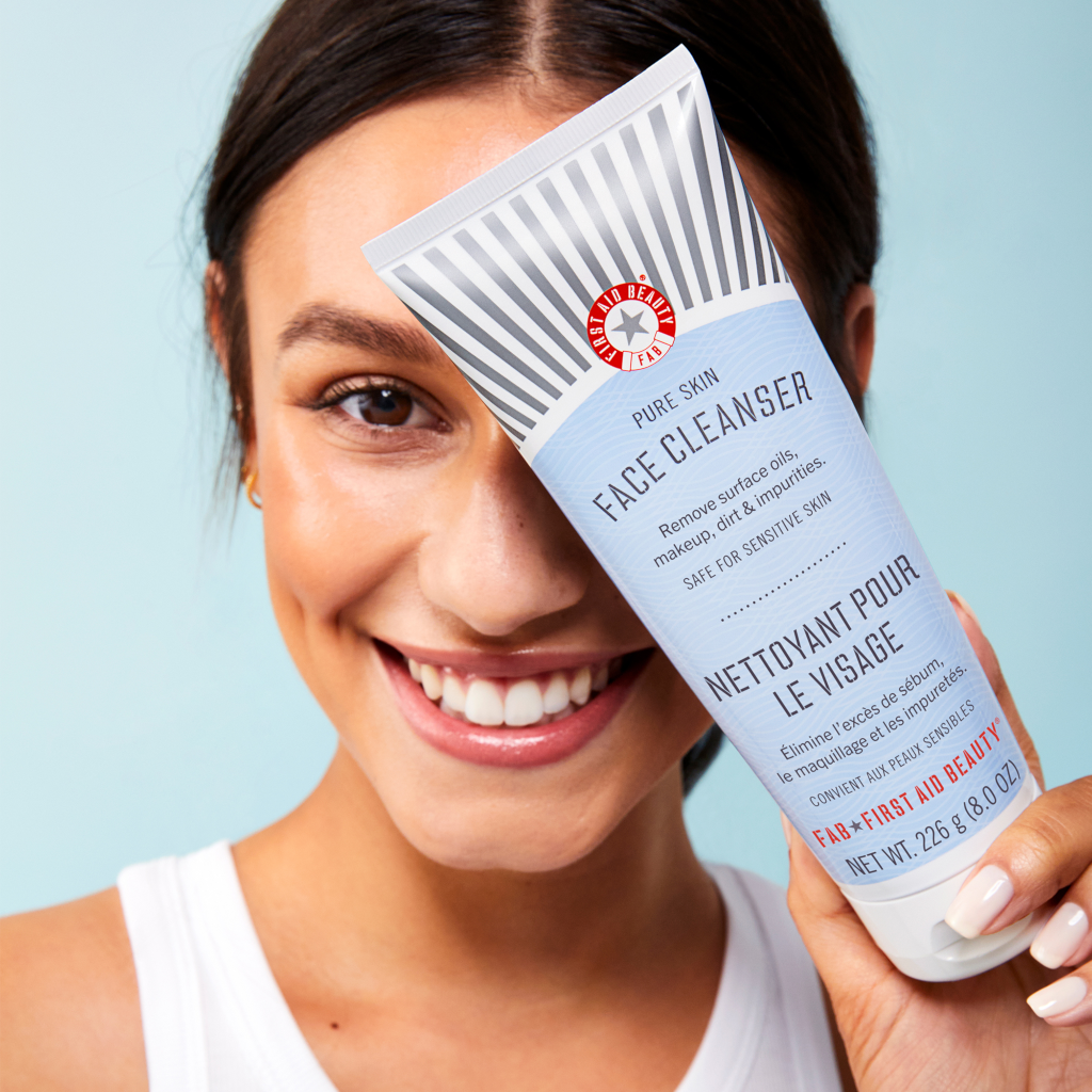 FIRST AID BEAUTY Face Cleanser 226g
