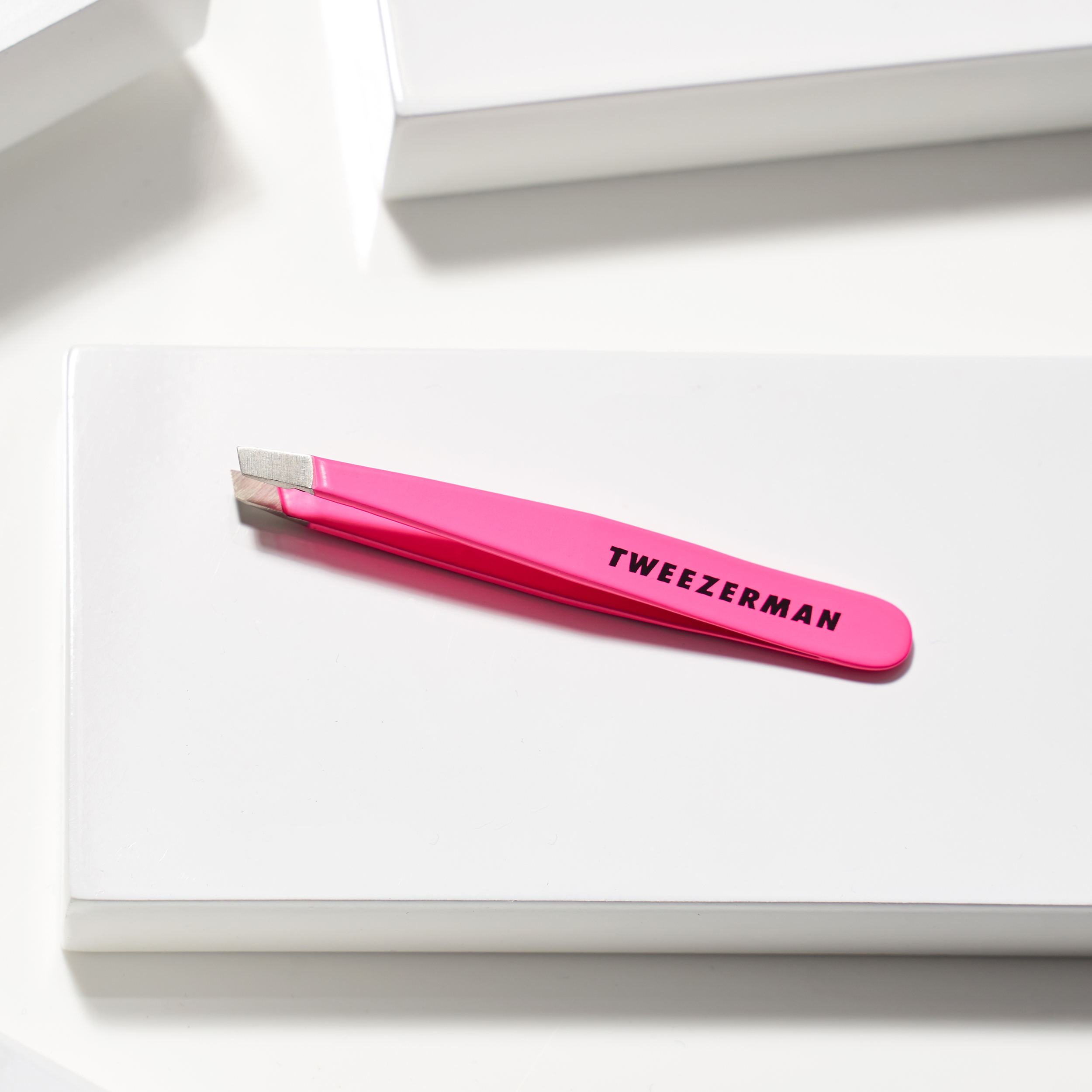 Tweezerman Mini Slant Tweezer - Neon Pink