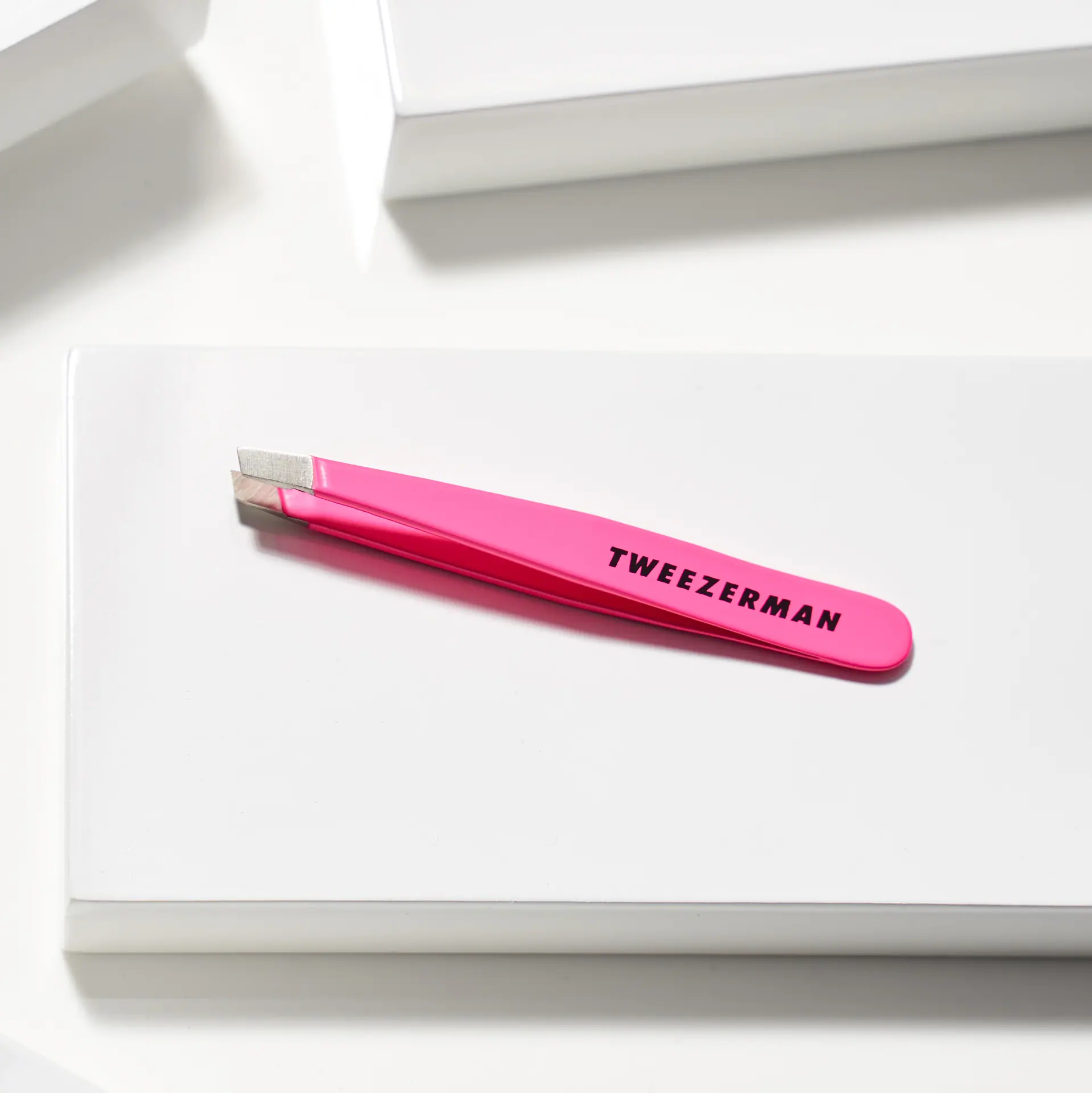 Tweezerman Mini Slant Tweezer - Neon Pink