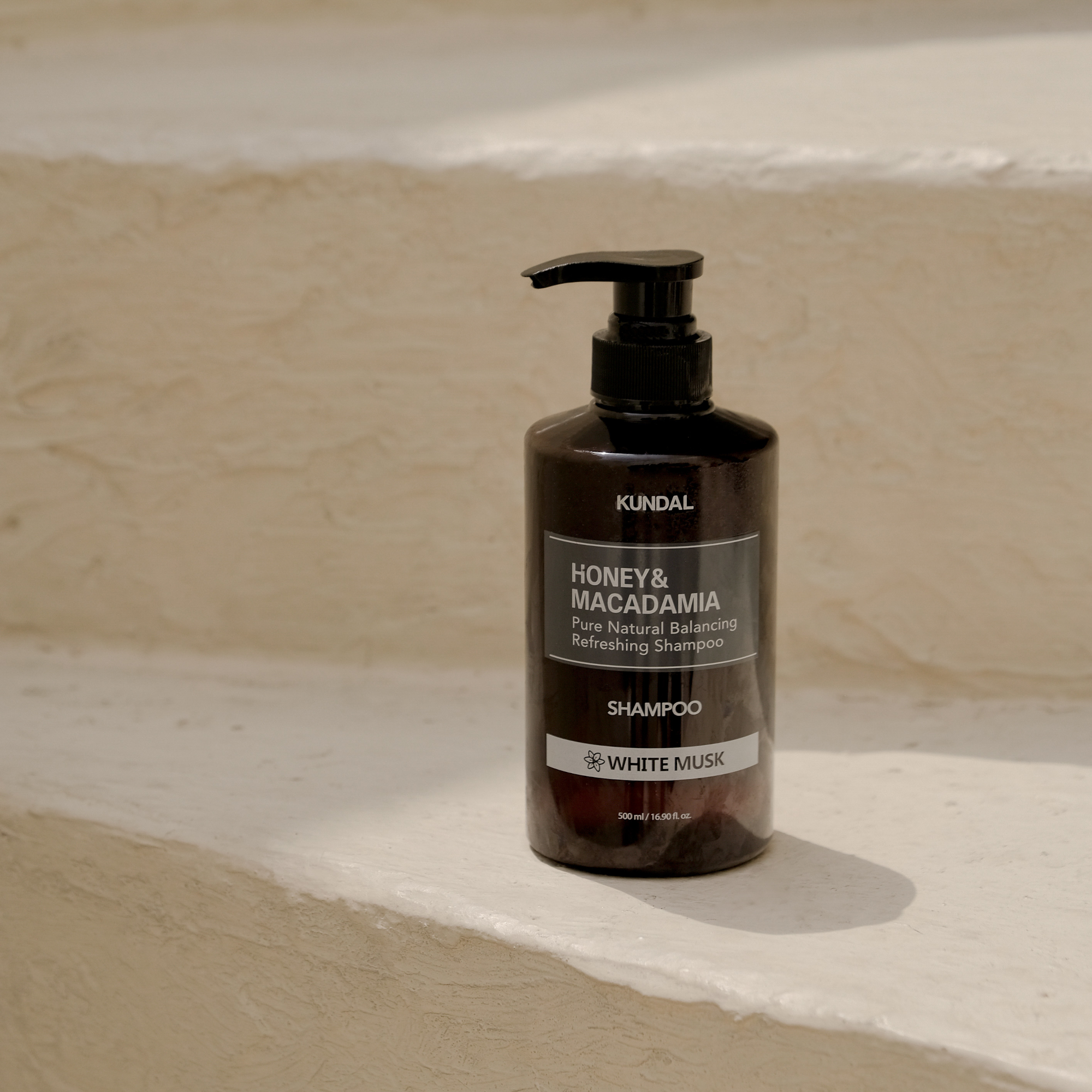 Kundal Honey & Macadamia nature shampoo 500ml - white musk scent