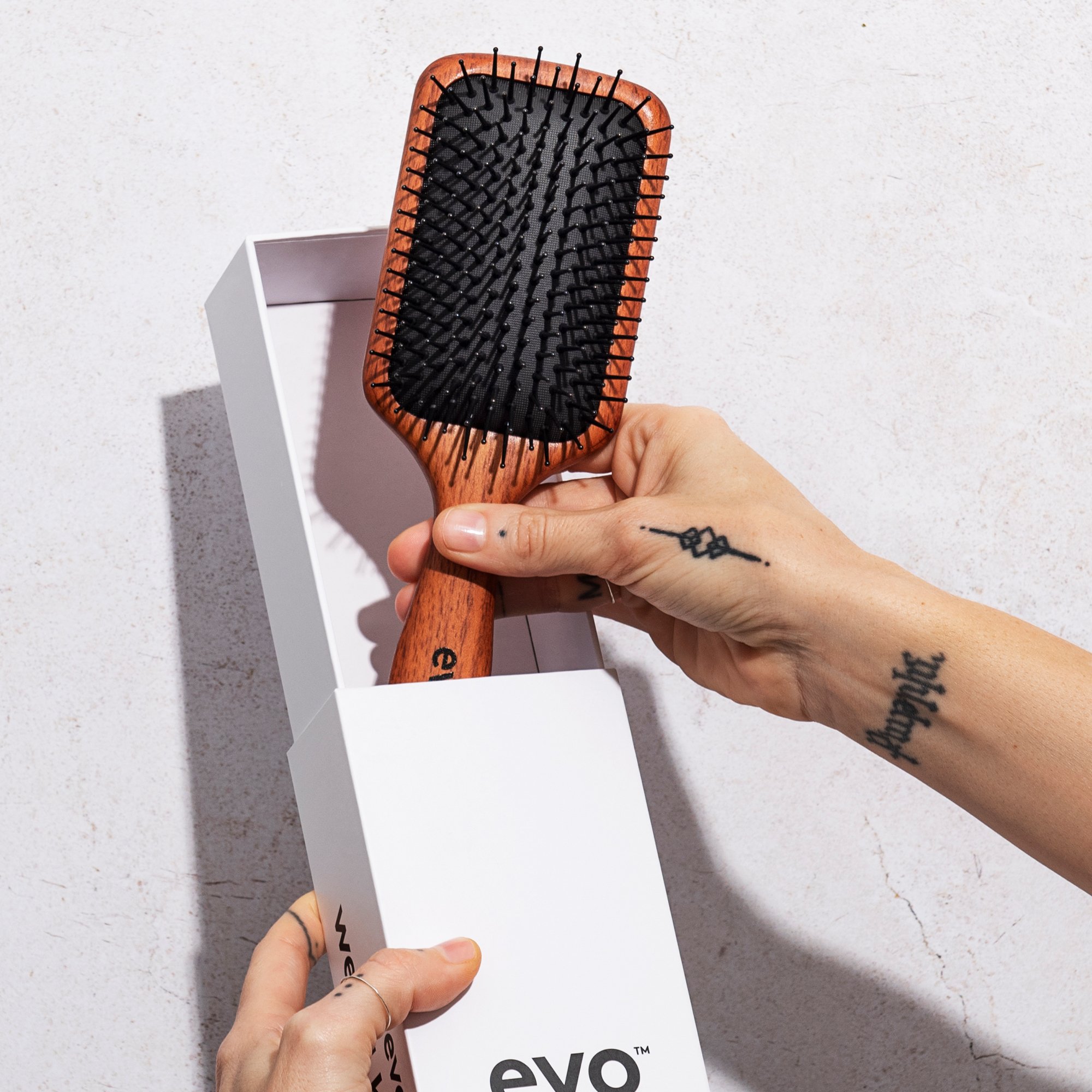 evo Pete Ionic Paddle Brush