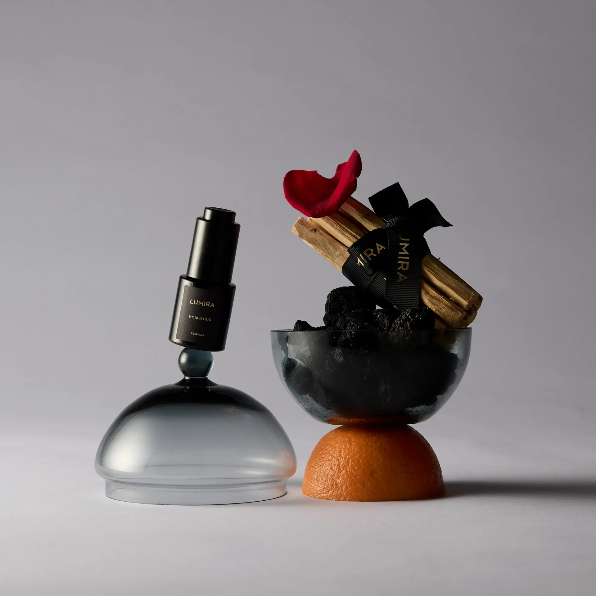 Lumira SPHERA Diffuser with Noir D'Oud Essentail Oil