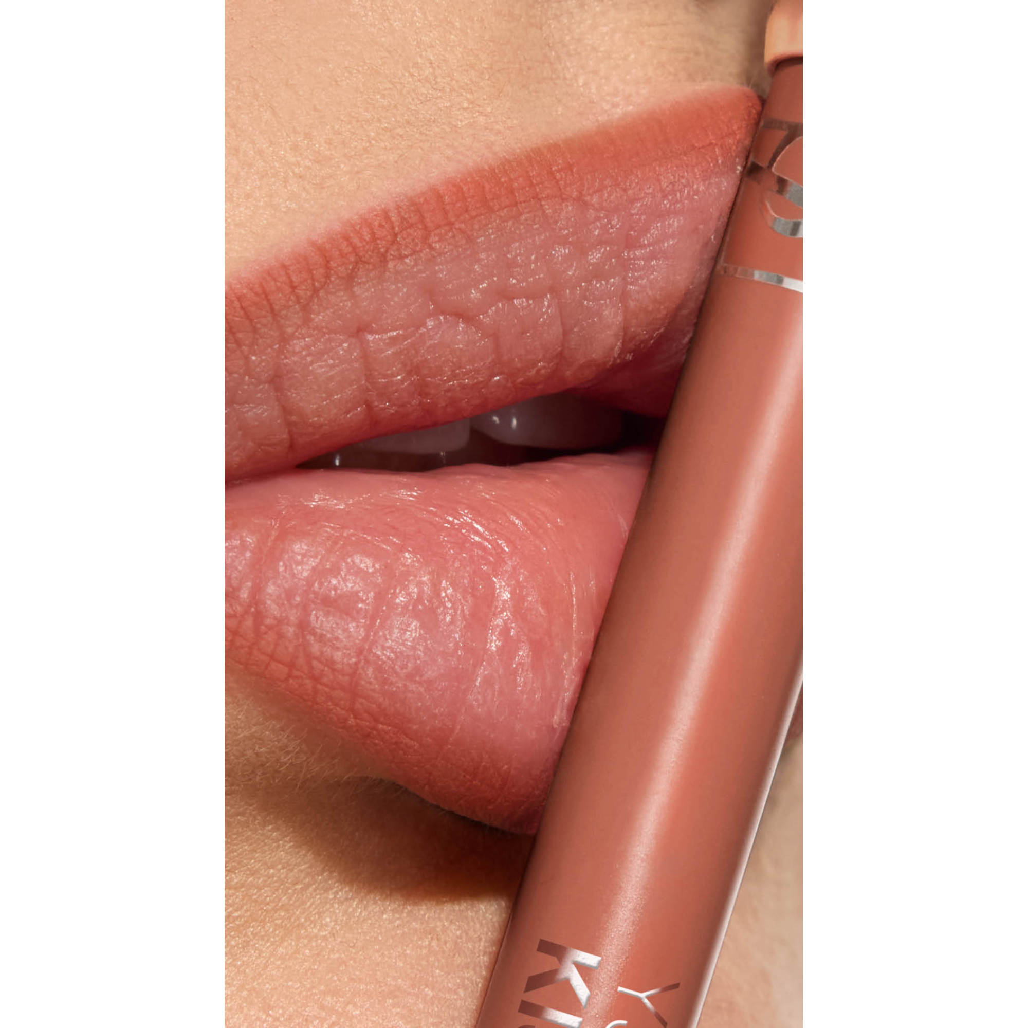 Yves Saint Laurent Lovenude Kiss Shaper