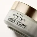 L'Occitane Almond Delicious Polishing Paste 200ml